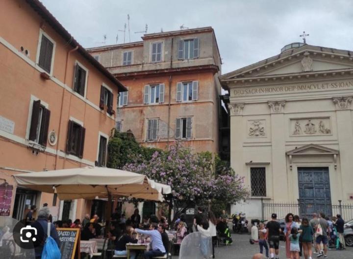 Central Apartment In Trastevere Rome Bagian luar foto