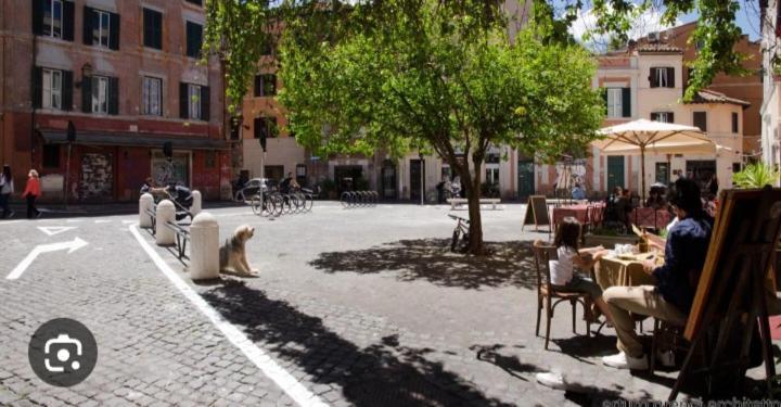 Central Apartment In Trastevere Rome Bagian luar foto